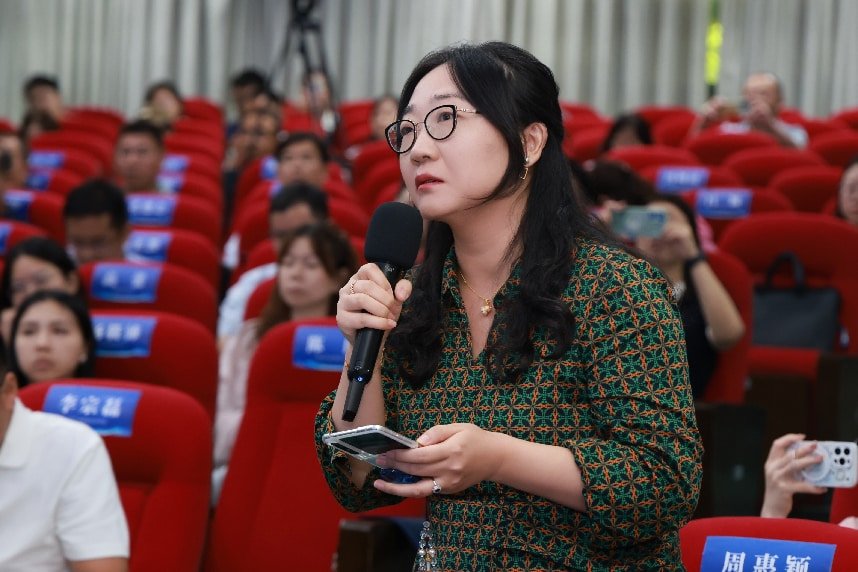 对照阅读他何学军代表凤凰体育世界杯西