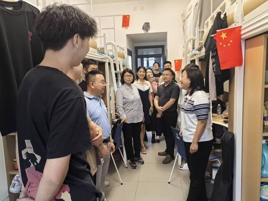 走访宿舍.jpg 机械凤凰体育世界杯西班牙队指定观赛在