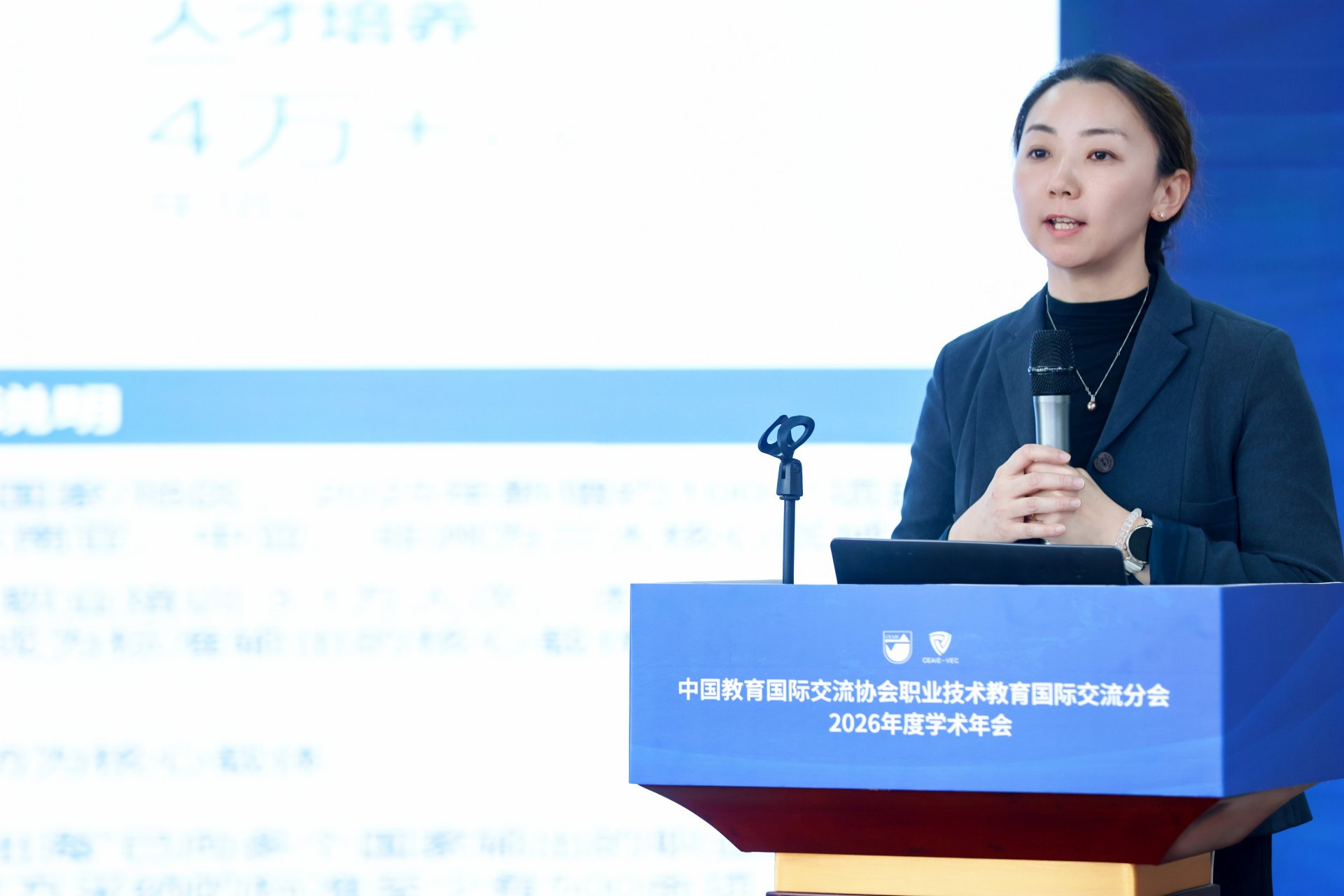 对照阅读协会换届大会明确了“用十年左